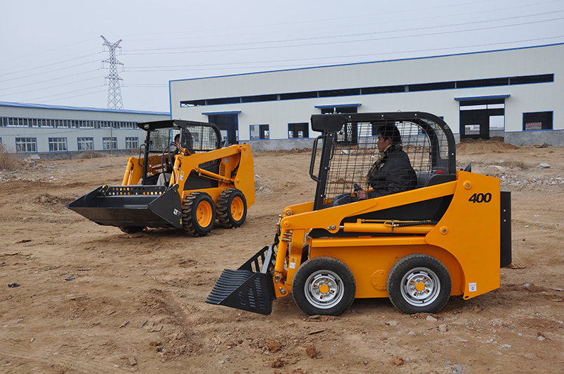 鏟車(chē)除雪作業(yè) 中國(guó)路面機(jī)械網(wǎng)上的建筑機(jī)械力量